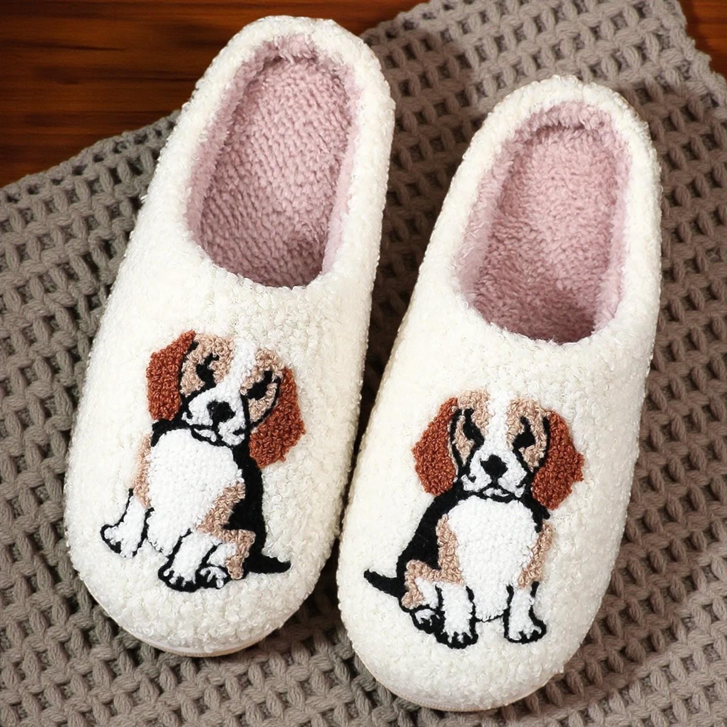 Women’s Beagle Plush House Slippers – Insulated Dog-Themed Indoor Footwear with Cushioned Sole