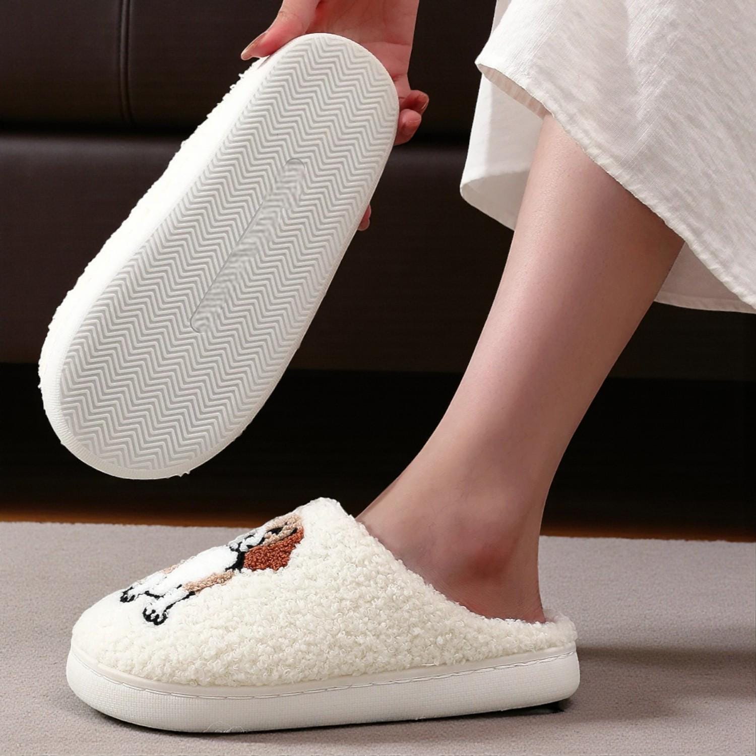 Women’s Beagle Plush House Slippers – Insulated Dog-Themed Indoor Footwear with Cushioned Sole